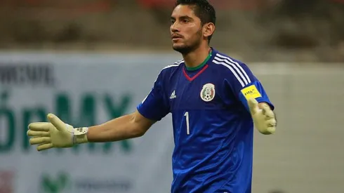 Corona atajando para México en 2016.