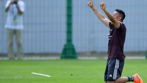 Marco Fabián, en Modo Dios, metió doble túnel en el entrenamiento de México