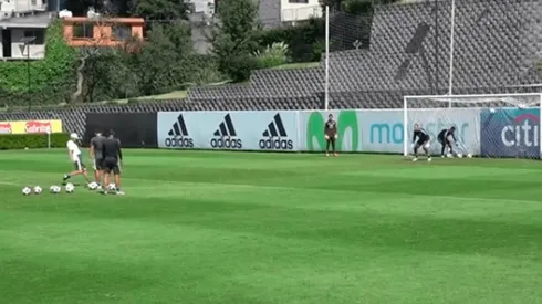 ¡Viejos son los trapos! Golazo de Ferretti en el entrenamiento