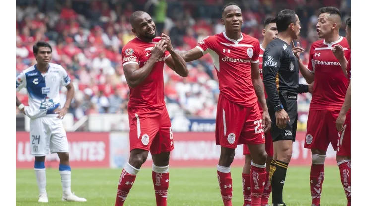 EXPULSIÓN. El ex-América duró 36 minutos en el campo. (Foto: Mexsport).