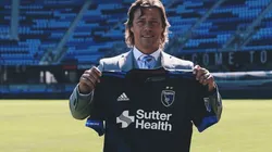 Matías Almeyda con la camiseta de San José.