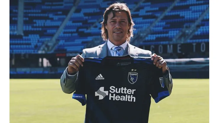 Matías Almeyda con la camiseta de San José.