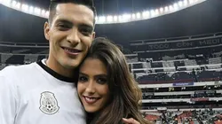 Raúl Jiménez junto a Daniela Basso.