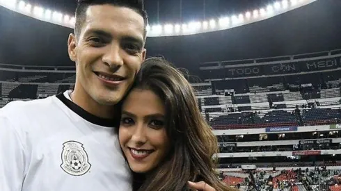 Raúl Jiménez junto a Daniela Basso.