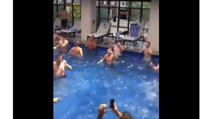 El video viral de los cánticos Xeneizes contra River desde una pileta random de Brasil