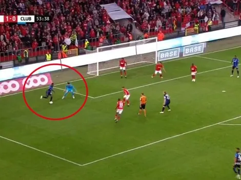 Atajadón de Memo Ochoa para hacer pedazos el invicto del Brujas