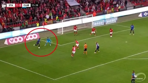 Atajadón de Memo Ochoa para hacer pedazos el invicto del Brujas