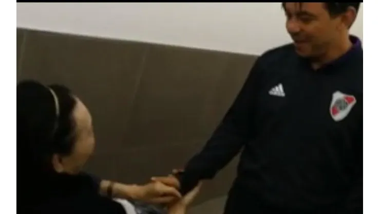 Hasta las lágrimas: el emocionante gesto de Gallardo y Ponzio con una fanática de River