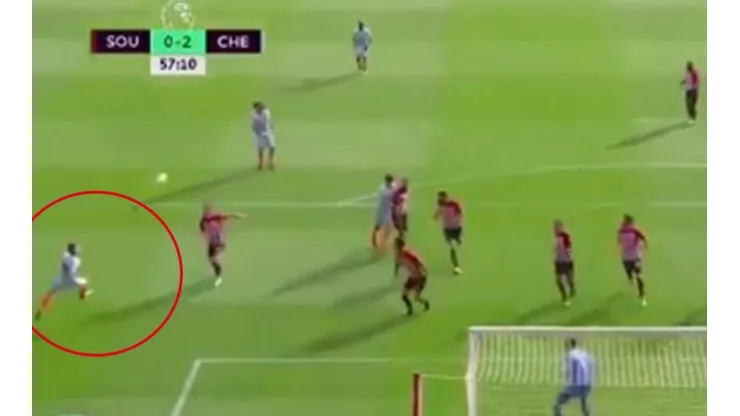 De tijera, Giroud metió la asistencia del año en el triunfo de Chelsea sobre Southampton