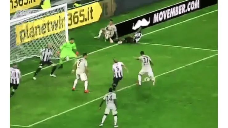 Tapada del portero a Mario Mandžukić,
