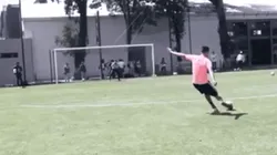 Golazo de Edson Álvarez en el entrenamiento.