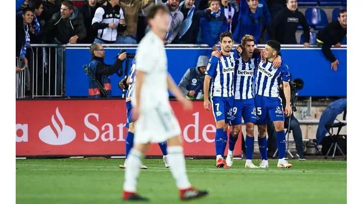 Todo Alavés celebra el tanto de la victoria.