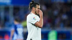 NO PUEDE RESPIRAR. Gareth Bale en el fondo del mar junto al Real Madrid (Foto: Getty).