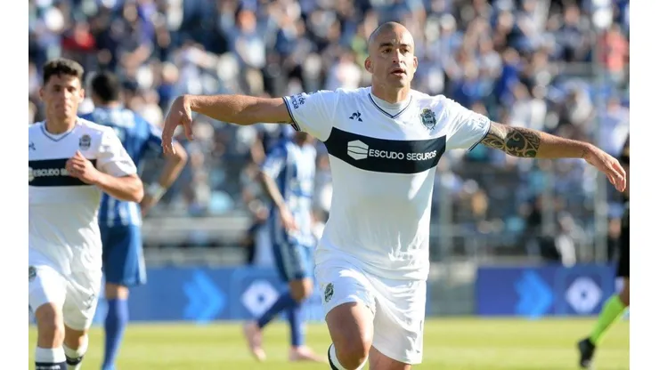 Como más le gusta a Troglio: Gimnasia aguantó con 9 y le ganó a Godoy Cruz