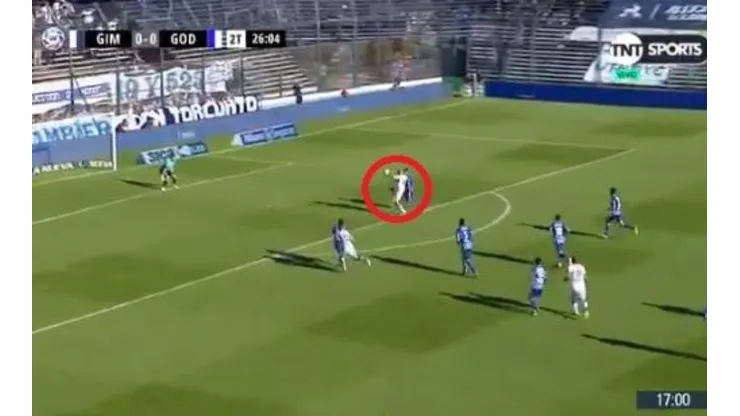 Enorme definición de Santiago Silva.
