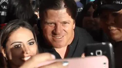 PASIÓN. Herrera y compañía se detuvieron a tomarse fotos y firmar autógrafos.