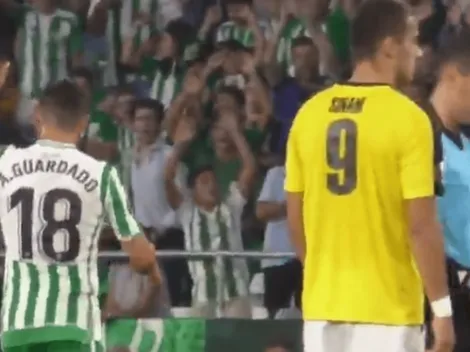 En Betis aman a Guardado y volvieron a demostrarlo