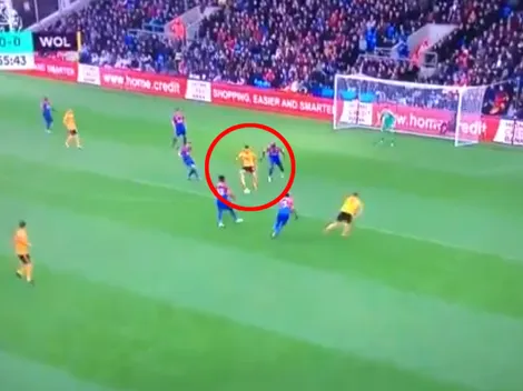 Raúl Jiménez la paró en el área ¡y lo volvió a hacer!