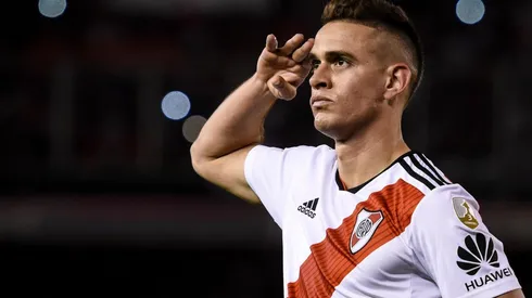 Foto de Santos Borré ante Independiente.