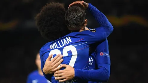 Morata y Willian, emocionados tras el gol.