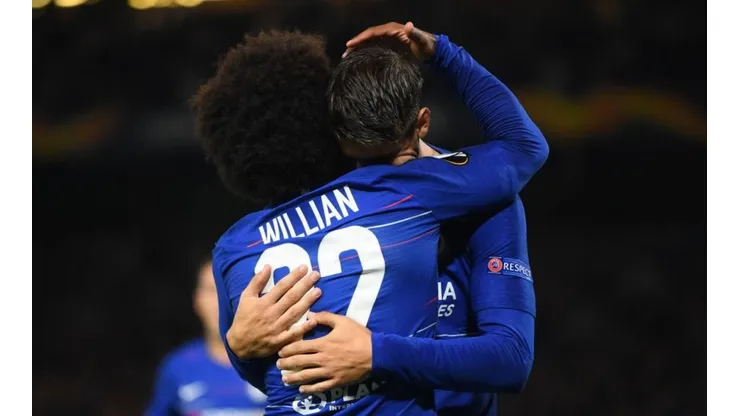 Morata y Willian, emocionados tras el gol.