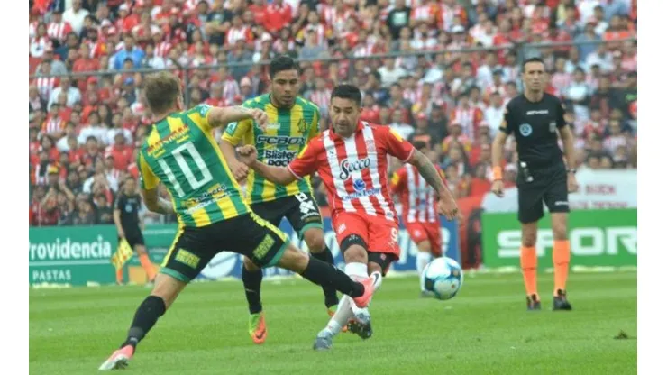 Aldosivi vs San Martín de Tucumán por la Superliga.