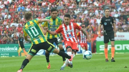 Aldosivi y San Martín de Tucumán por la Superliga Argentina.