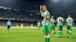 Gio controló de taco y definió 10 puntos.