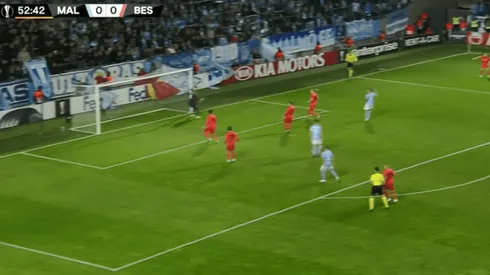 Ay, Karius: calculó como peor pudo y al Besiktas le anotaron un gol insólito