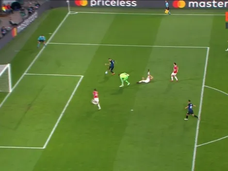 Icardi hizo chocar a dos rivales y celebró en la Champions League