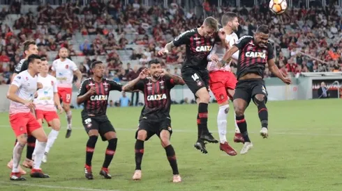 Pasó caminando: Paranaense borró a Caracas y clasificó a cuartos de final