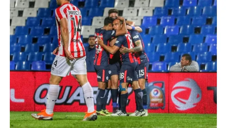 Gaich se comió a Ronaldo, corrió desde mitad de cancha y definió con mucha clase