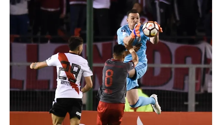 BOOM. El momento exacto del golpe de Armani contra Meza (Foto: Getty).