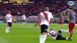 Foto del planchazo de Pinola ante Independiente.