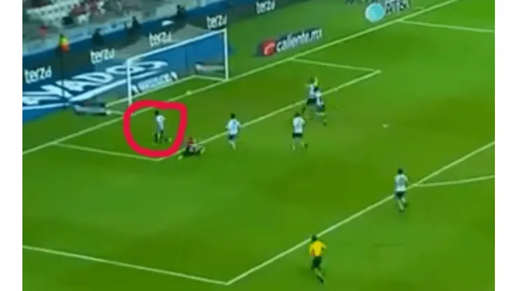 LA ARREGLÓ. Por suerte para Rayados, lo primero fue apenas un susto.