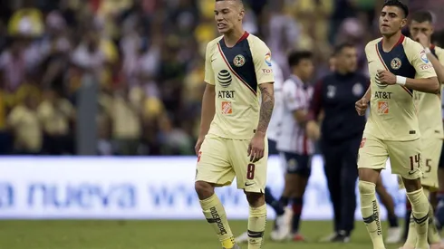 MAL. Lo fueron a consolar pero no hubo caso. (Foto: Mexsport).