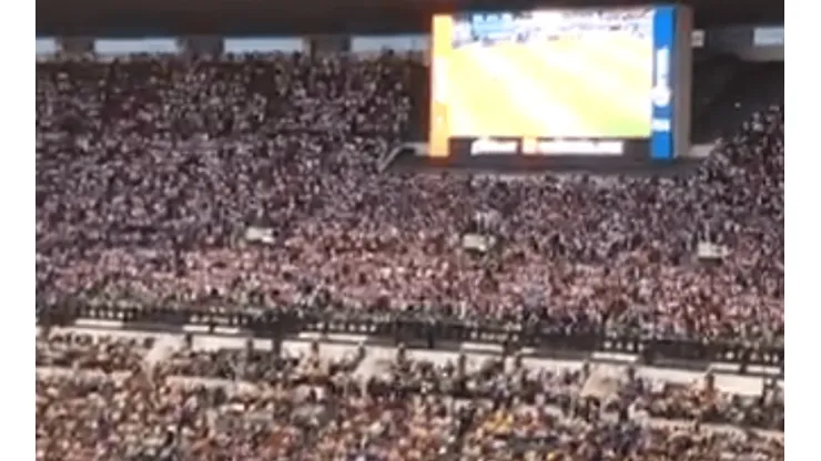 LOCURA. El tanto del 9 al menos sirvió para sumar.