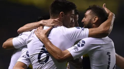 Todo Boca celebra uno de los tantos del triunfo.