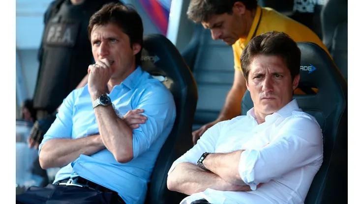Los Mellizos en el banco de Boca