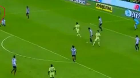 HIZO TODO. Regateó, enfocó y la clavó al lado del palo.