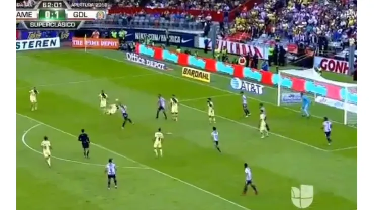 Gran chilena de Paul Aguilar.
