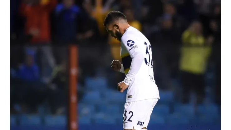 Golazo de Tevez y festejo de Angelici.