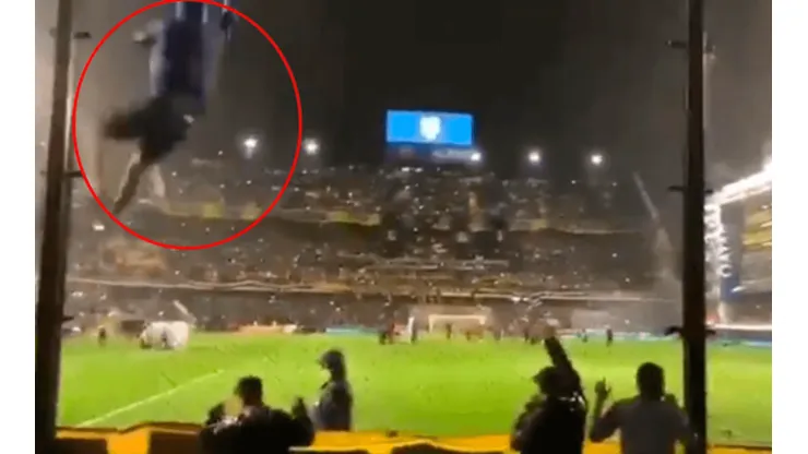 Terrible: el video de un hincha de Boca cayéndose de la tribuna