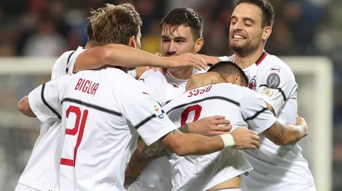 Los jugadores del Milan festejan uno de sus goles
