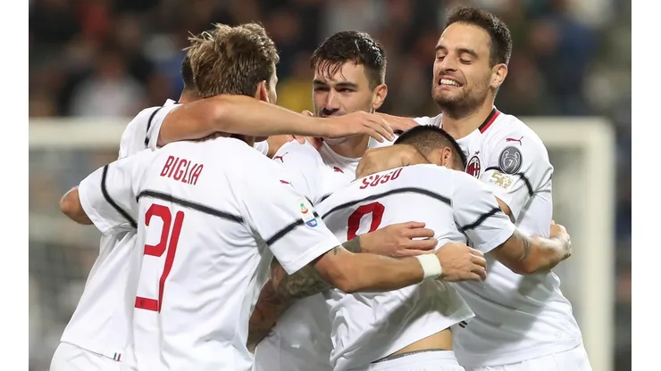 Los jugadores del Milan festejan uno de sus goles