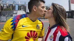 BESO. Más allá de las rivalidades, el cariño gana siempre. (Fotos: Mexsport).