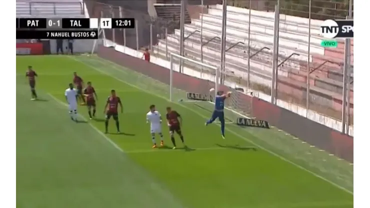 ¡Qué le pasó! Bertoli le regaló el primer gol a Talleres de manera insólita