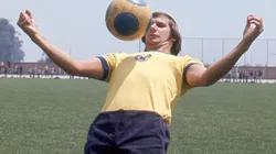 CRACK. Enrique es un consagrado con la playera azulcrema.