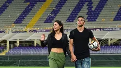 Pareja feliz en el estadio de Fiorentina.