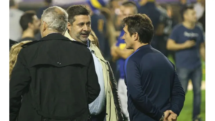 Angelici habla con Guillermo en la última coronación del Xeneize.